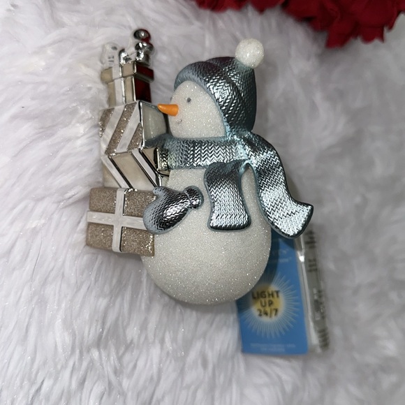 Bath & body works 2022 snowman with presents wallflower plug in new - Picture 4 of 9